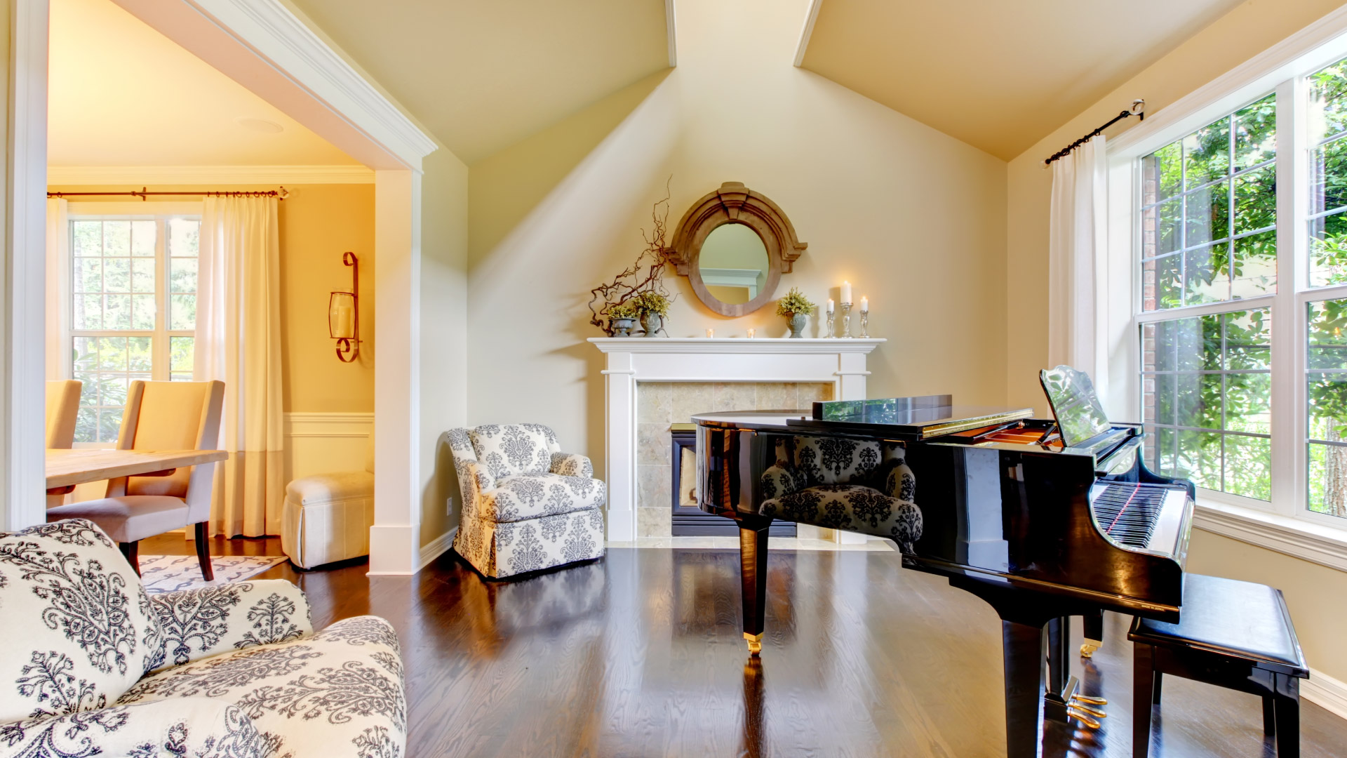 Large Chelsea salon