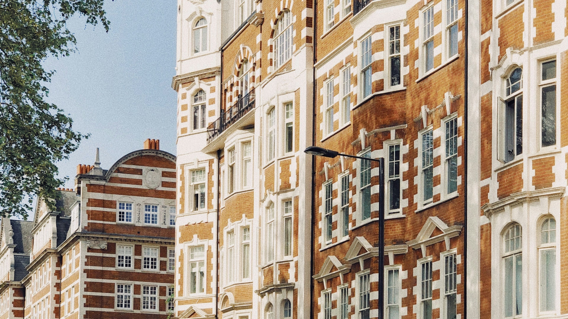 Uncovering the Hidden Gems of Estate Agents in Marylebone: Tips for Buyers and Sellers